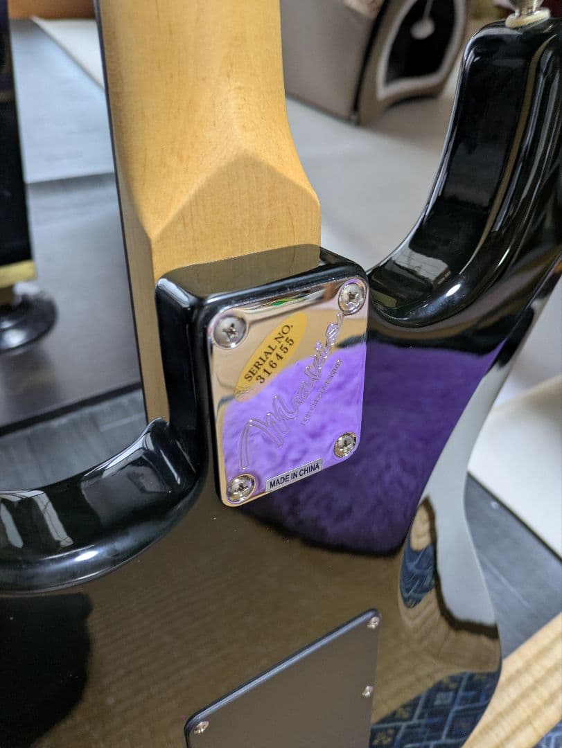 Mavis　メイビス　エレキギター　ストラトキャスタータイプ　ブラック