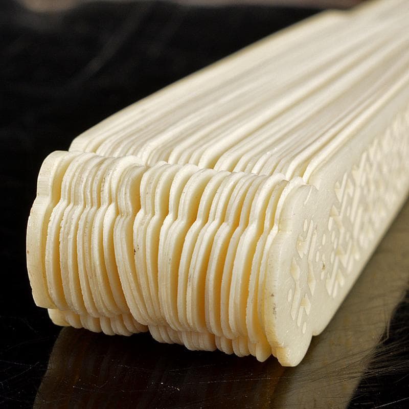 中国　獣骨製　細密彫刻　扇子　合せ箱　M　R5726