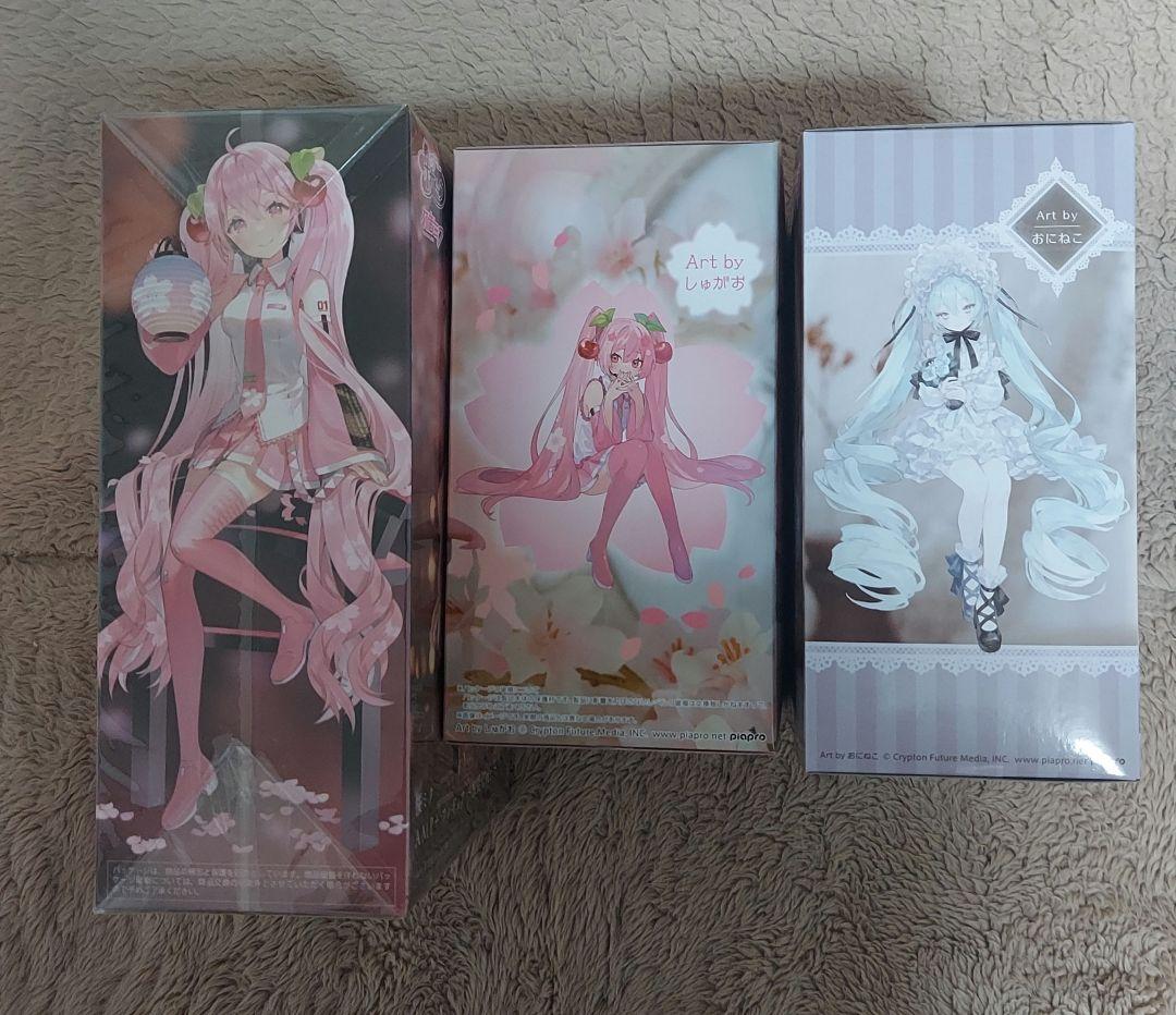 初音ミク、桜ミクフィギュアセット