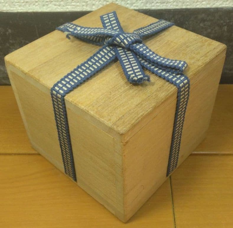 人間国宝 金城次郎 ぐい呑 栞 共箱 美品 やちむん 壺屋焼 壷屋焼 紐付箱