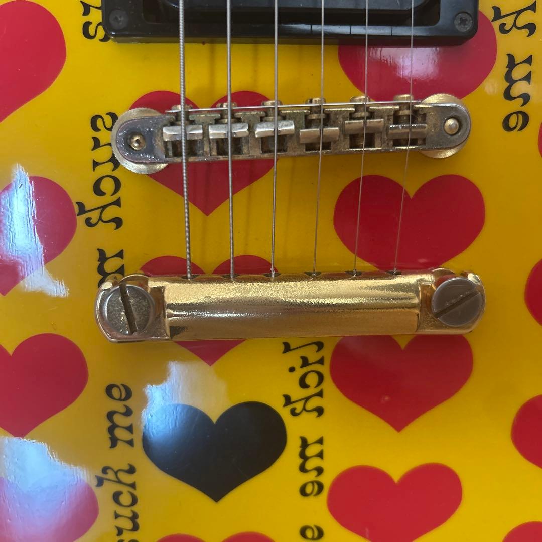 イエロー エレキギター ハート柄