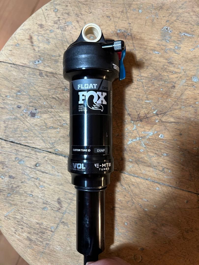 FOX FLOAT リアサスペンション