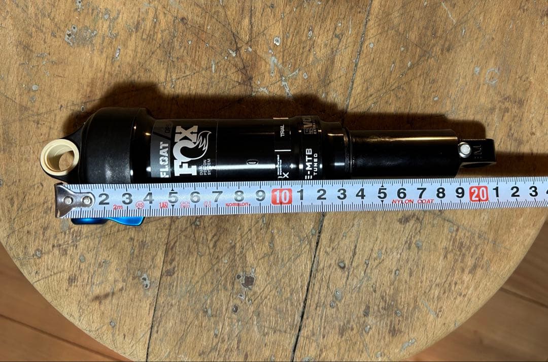 FOX FLOAT リアサスペンション