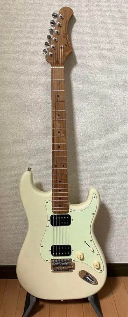 ほぼ新品【エレキギター】Bacchus BST-3 RSM/M OWHストラト
