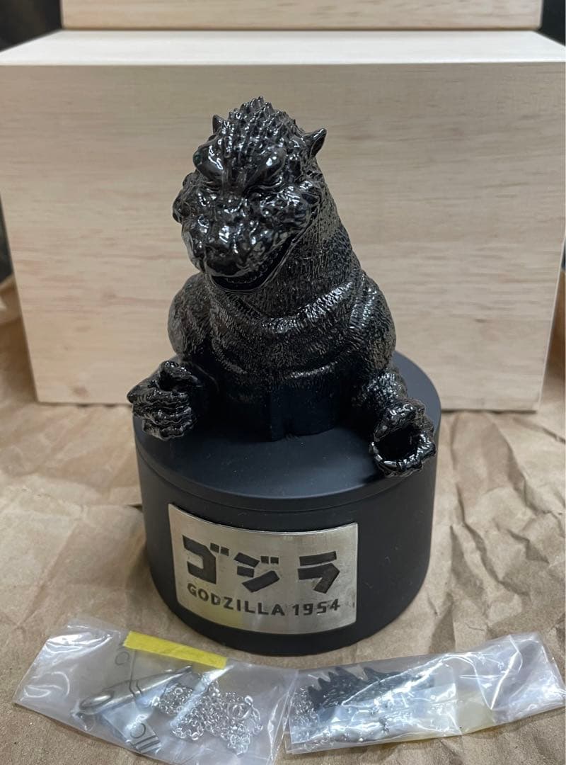 全世界【100体限定】ゴジラ 65周年 アクセサリースタンド プレミアムバンダイ