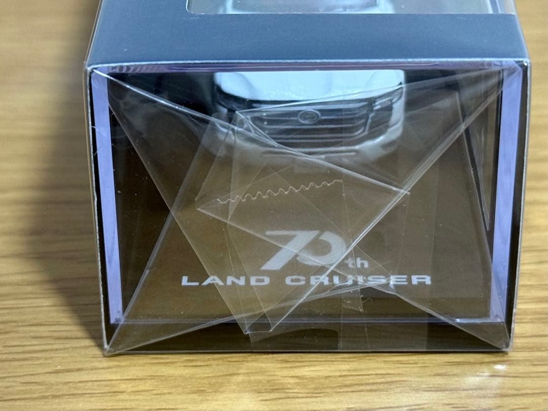 新品未開封 ランドクルーザー ZX GRスポーツ 1/64ミニカー ランクル