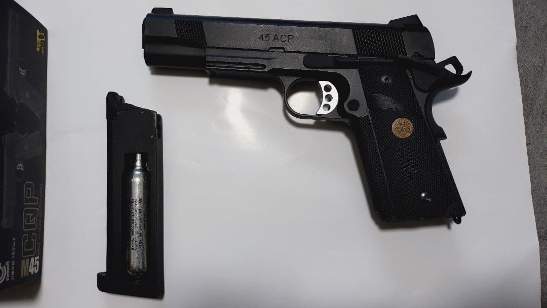 モデルガン２丁及びレ−ザ−サイト