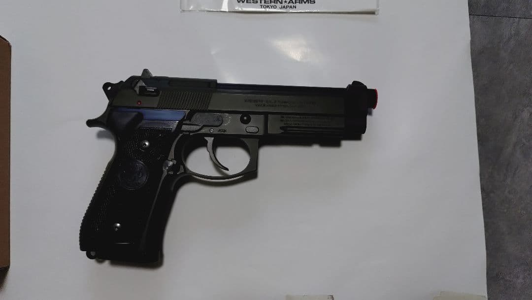 モデルガン２丁及びレ−ザ−サイト