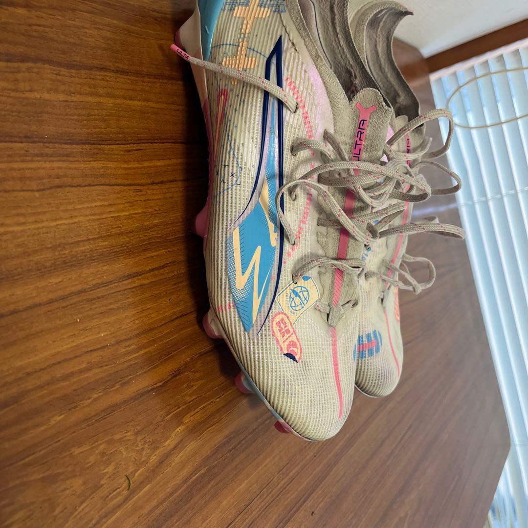 スパイクシューズ プーマウルトラホワイト/ピンク/ブルー27センチ