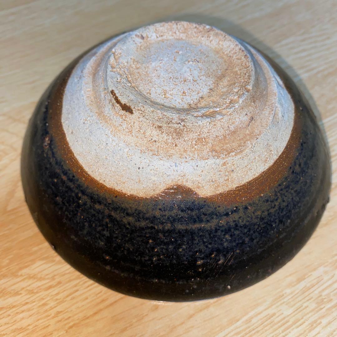 黒釉白彩梅花紋(？)小服茶碗　吉州窯　南宋時代