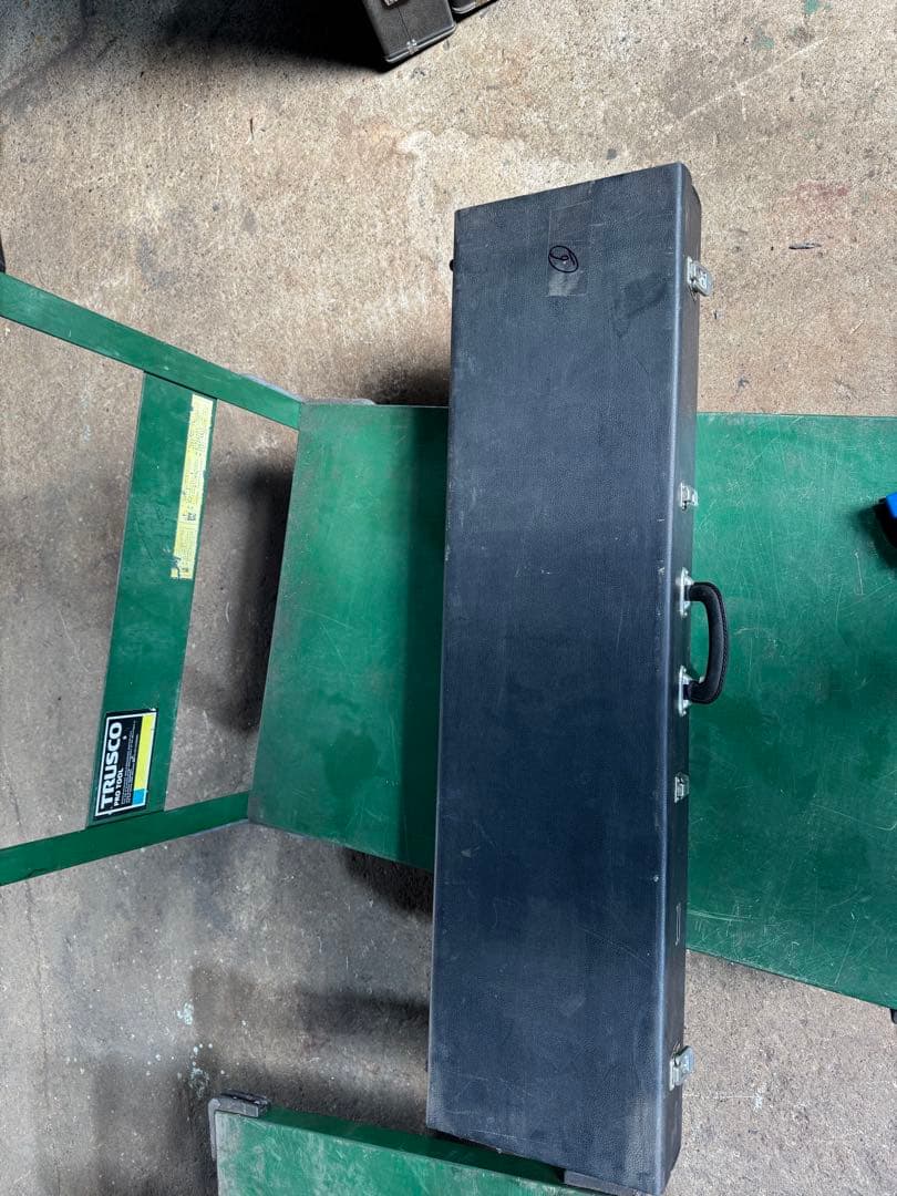 6-津軽三味線?　高級糸巻き 紅木？ハードケース&付属