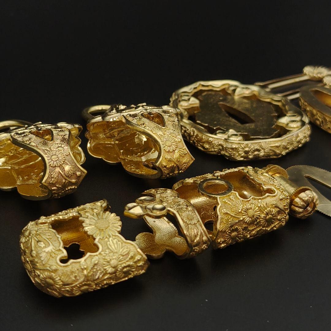 元帥刀　御刀　金具　菊紋　刀鍔　目貫　縁頭　切羽　鐺　柄鞘一式　銅製