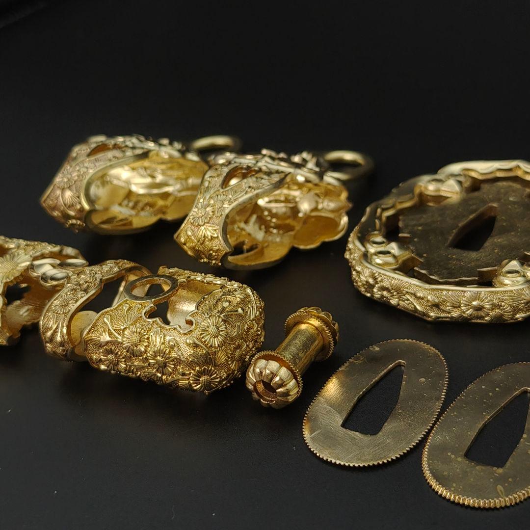 元帥刀　御刀　金具　菊紋　刀鍔　目貫　縁頭　切羽　鐺　柄鞘一式　銅製