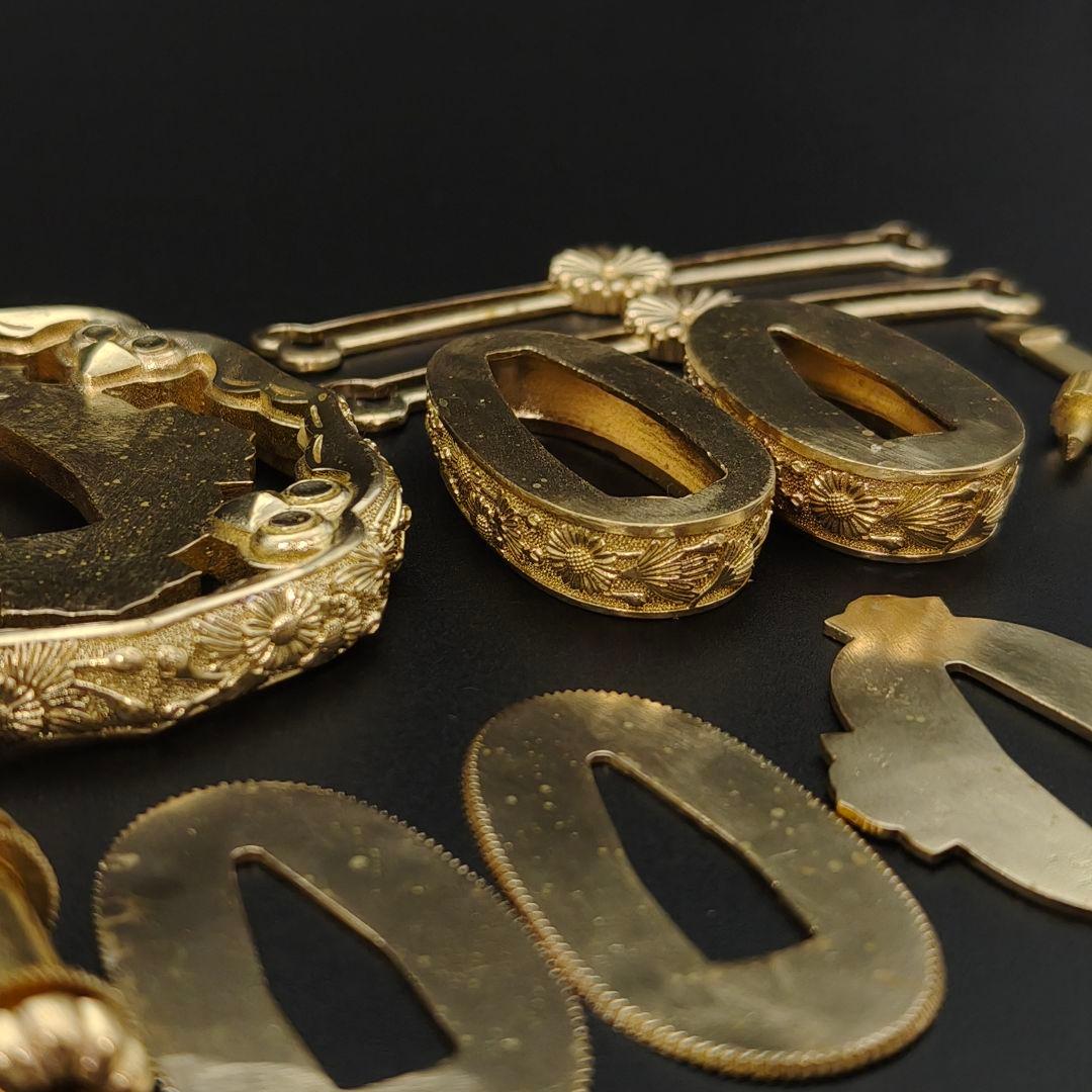 元帥刀　御刀　金具　菊紋　刀鍔　目貫　縁頭　切羽　鐺　柄鞘一式　銅製