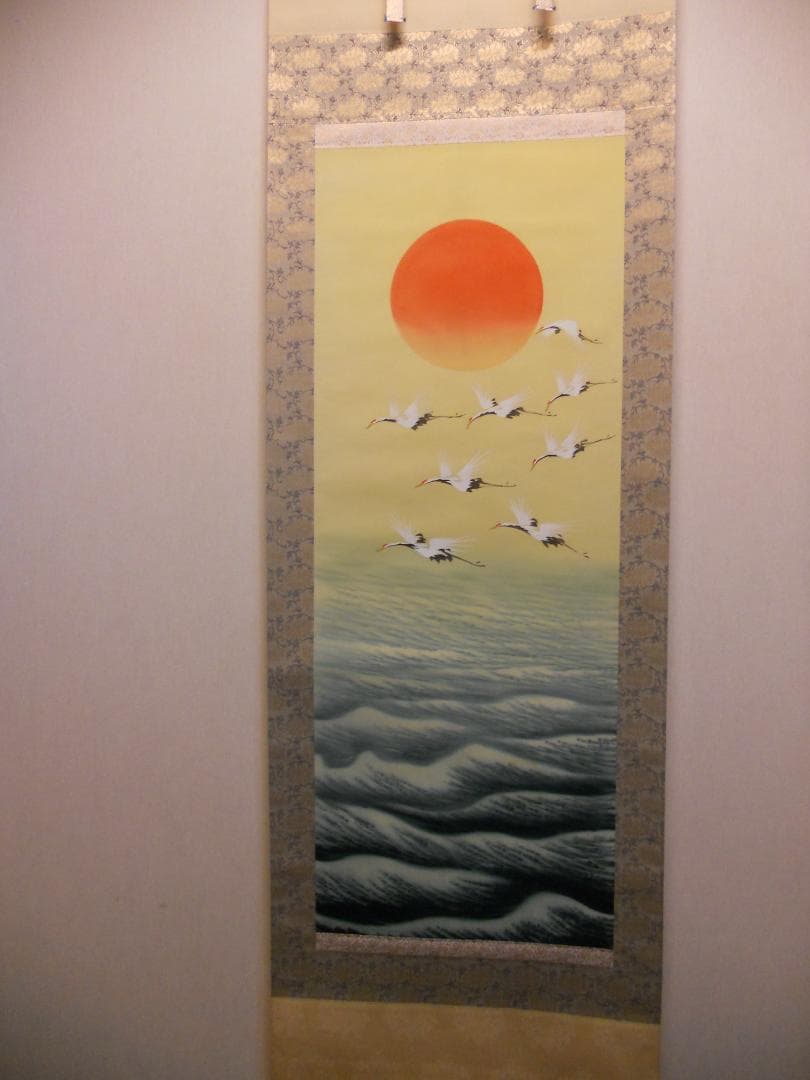 掛け軸 川島光映 旭日飛鶴 絹本 希少 軸装 茶道具 掛軸 美品 です。