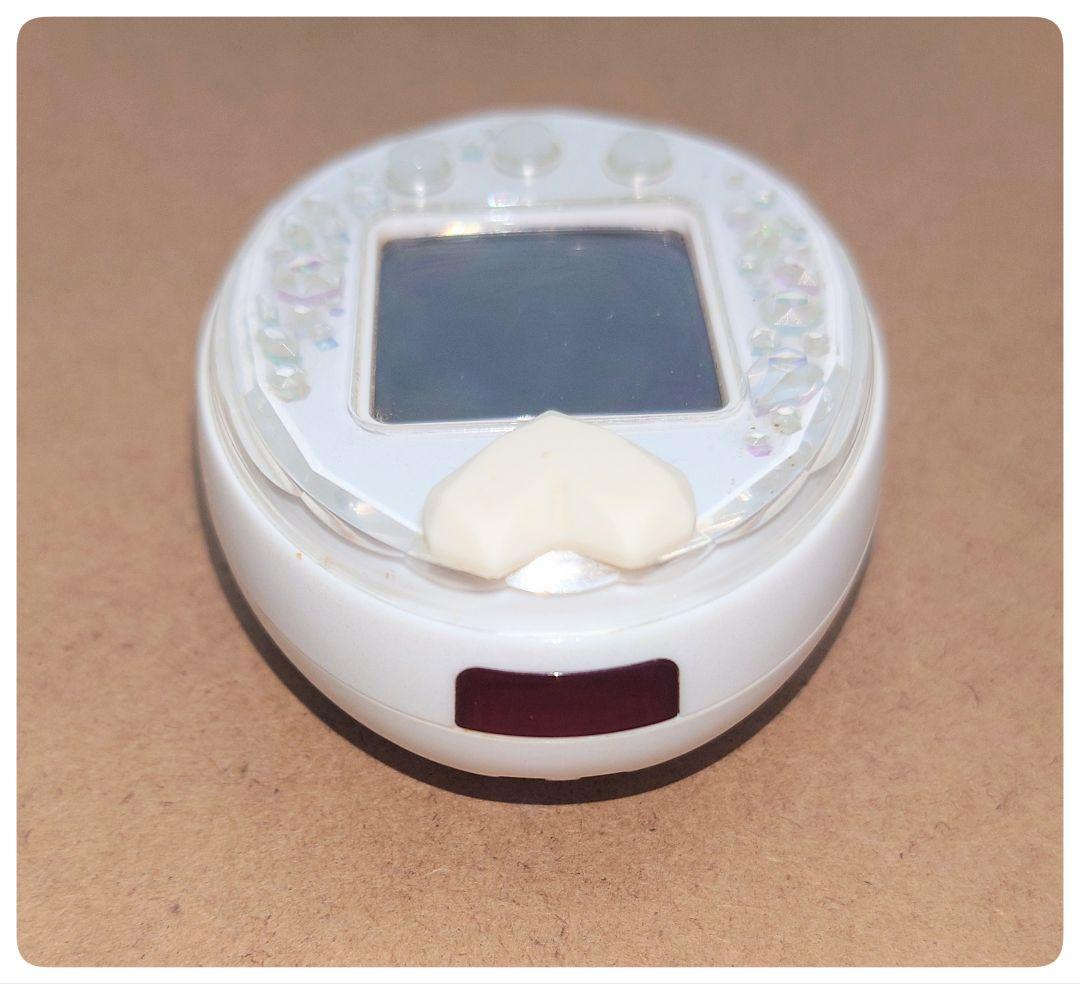 たまごっちピース本体 ホワイト 裏蓋なし