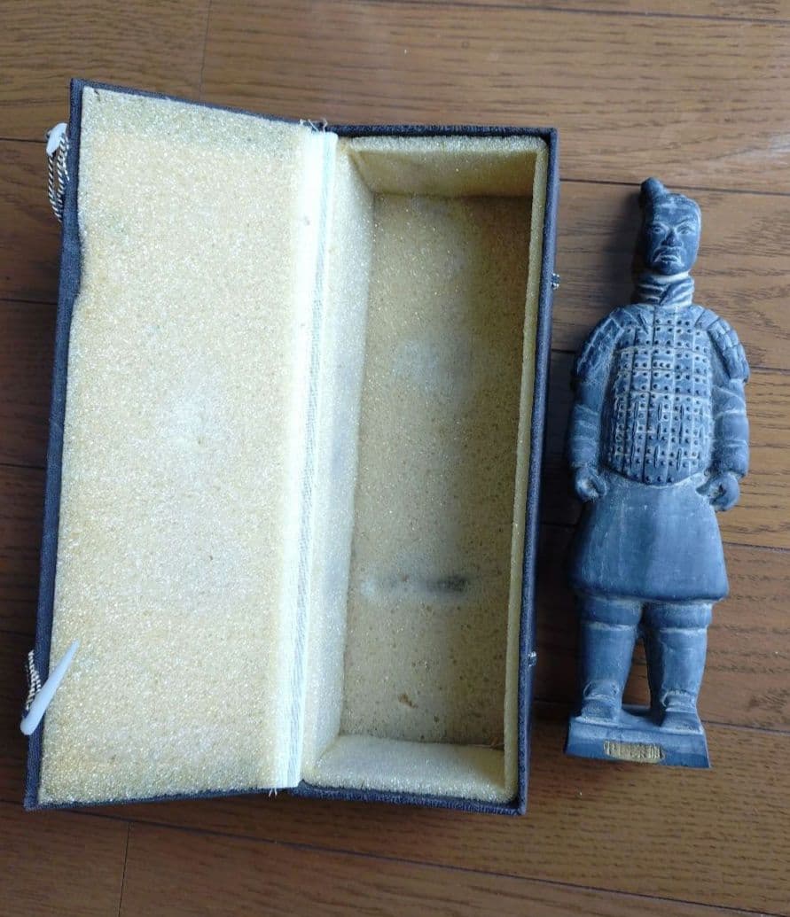 兵馬俑　レプリカ　ケース付き