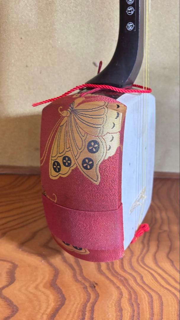 三味線本体 蝶模様 赤白