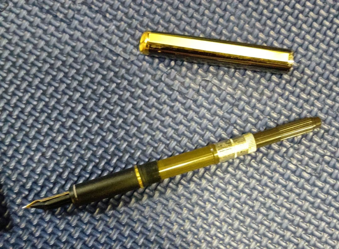 ダンヒル　万年筆　金属軸　ドイツ製　ペン先14金　14K