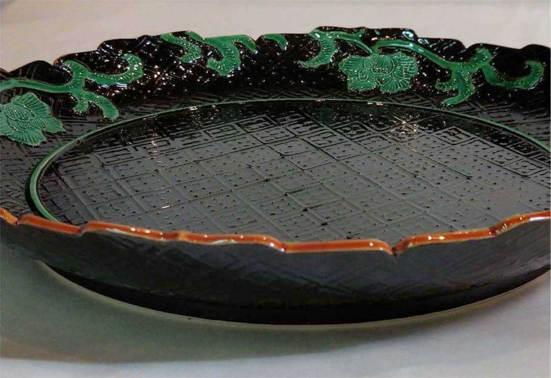 【茶道具】黒漆交趾唐草　菓子器　中村翠嵐作