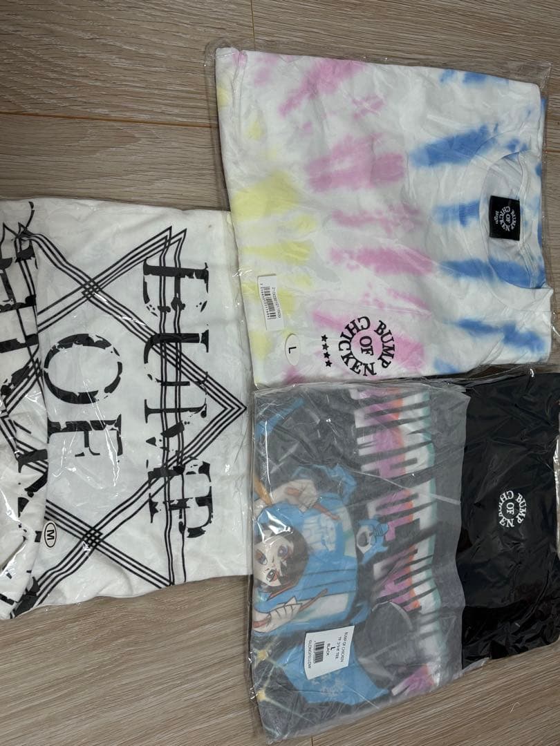 BUMPライブグッズまとめ　Tシャツアクスタキーチェーン他　おまけ銀テ缶バッジ