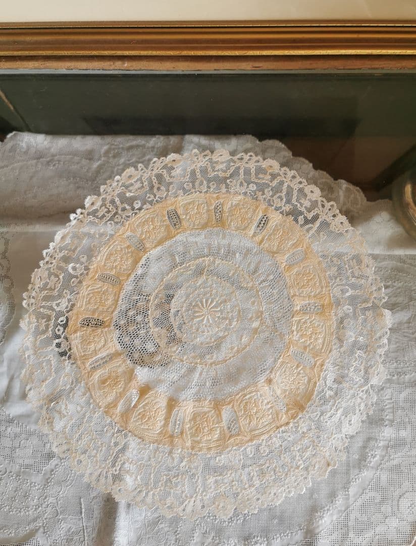 アンティーク フランス ノルマンディーレース ブリュッセルアップリケ＆ガロン刺繍