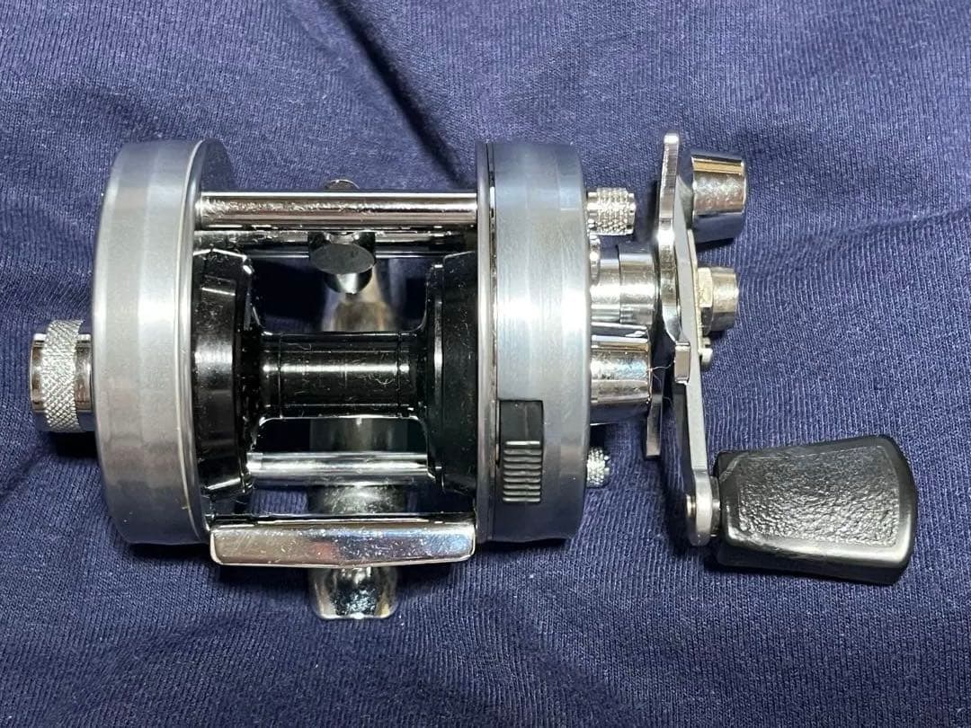 新品未使用　84年製　ABU garcia アンバサダー2500C