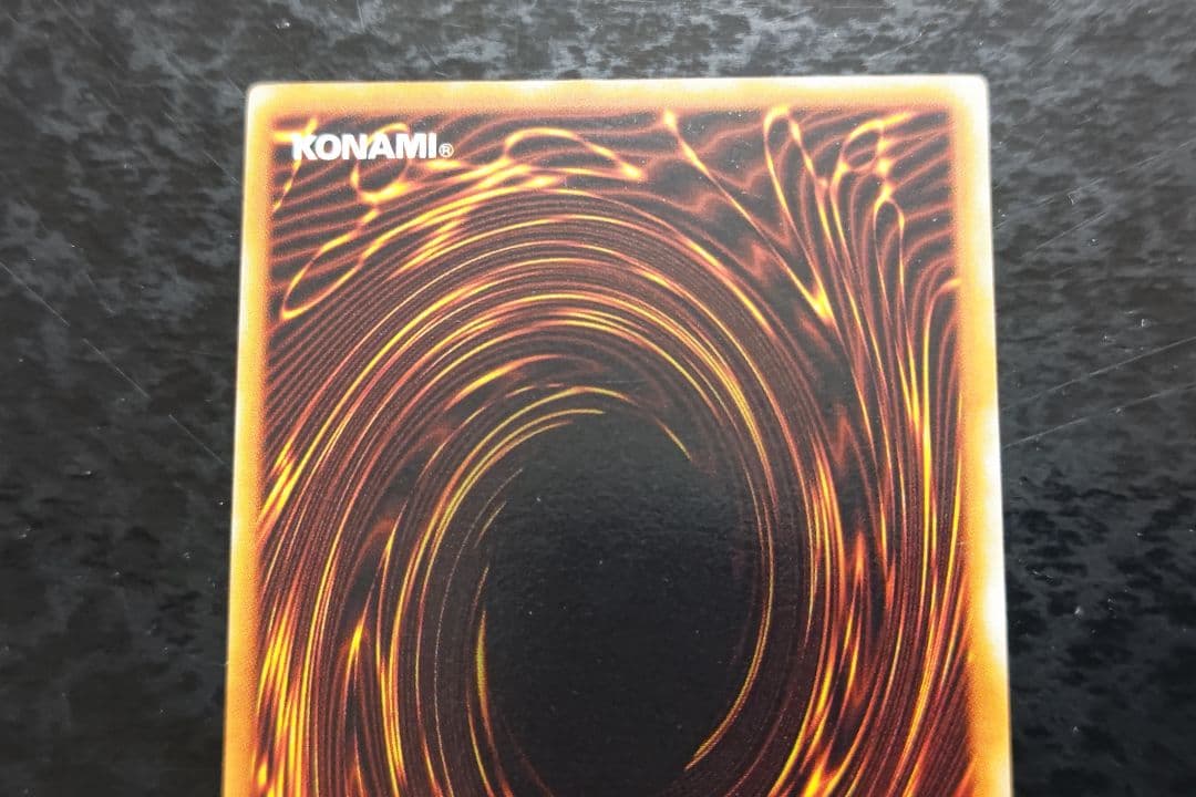 遊戯王　ブラック・マジシャン　初期ウルトラレア　良品〜美品