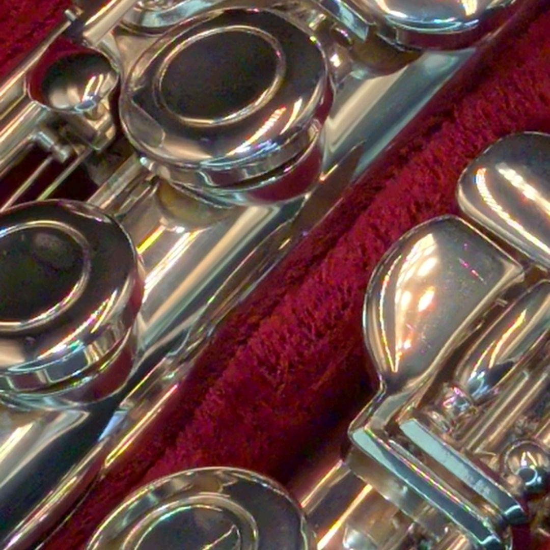 フルート　調整済　美品　ヤマハ　YFL211S（銀メッキ、Eメカ仕様）