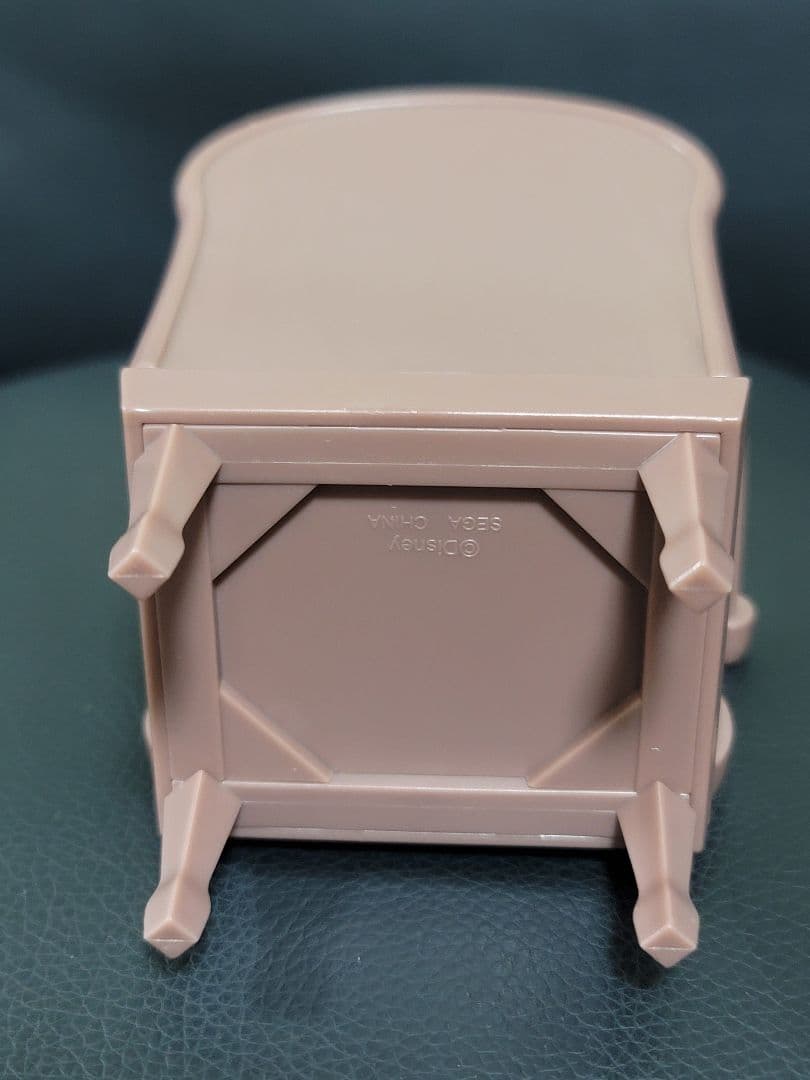 ツイステ　イデアシュラウド　フィギュア