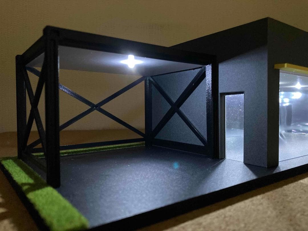 ミニカー用ジオラマ：1/43 ショールーム＆ガレージⅢ（ダークグレー）外構仕上げ