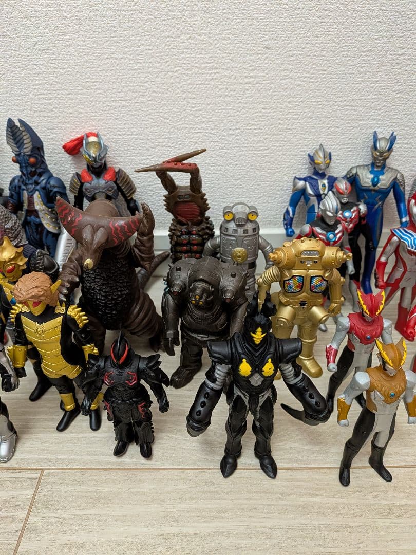 ウルトラマン怪獣ソフビまとめ売り40体＋おまけ付き　ベリアルキャッスル