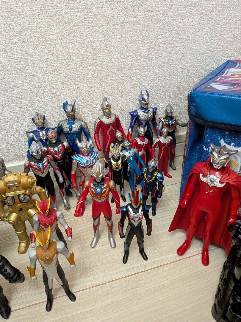 ウルトラマン怪獣ソフビまとめ売り40体＋おまけ付き　ベリアルキャッスル