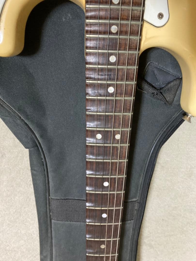 Fenderストラトキャスターエレキギターとアンプ