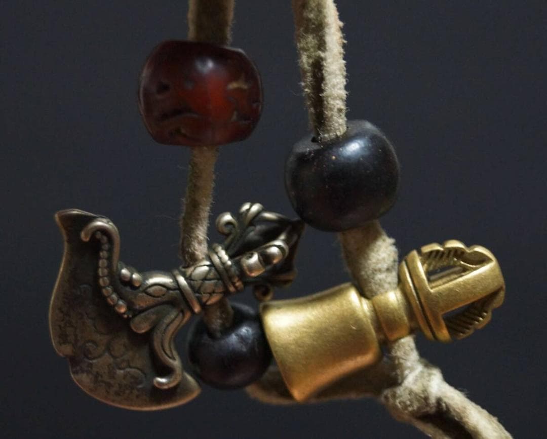 チベット仏教 密教徒の御守り箱銅製 鈴杵 懐中仏 トクチャ/金剛杵/メノウ装飾★