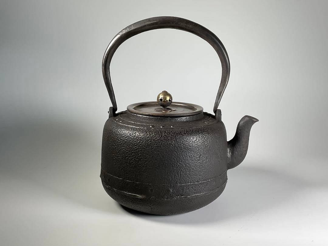 小振りな鉄瓶　斑銅蓋　煎茶道具