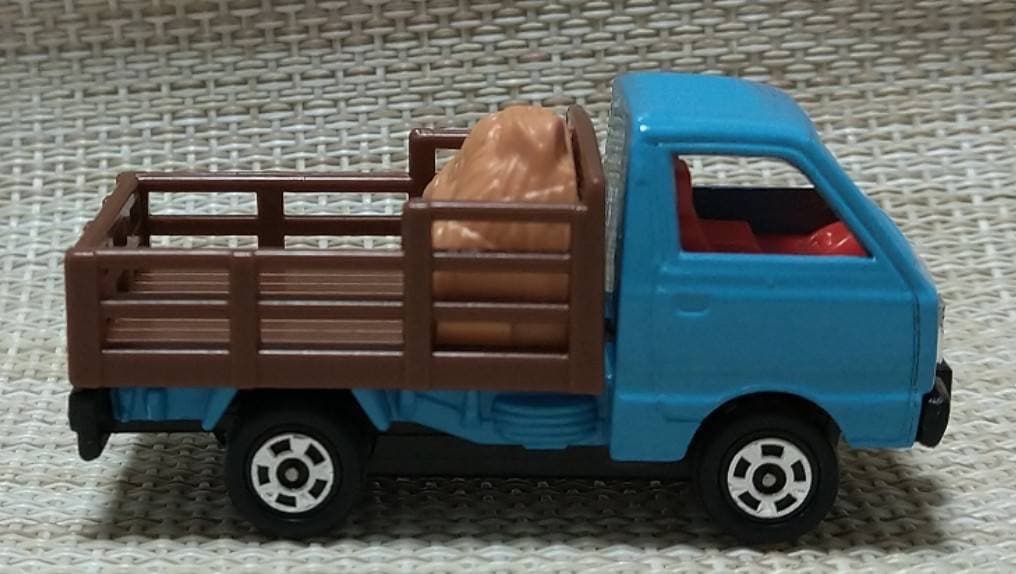 トミカ赤箱39-3 スズキキャリィ家畜運搬車 日本製 当時物