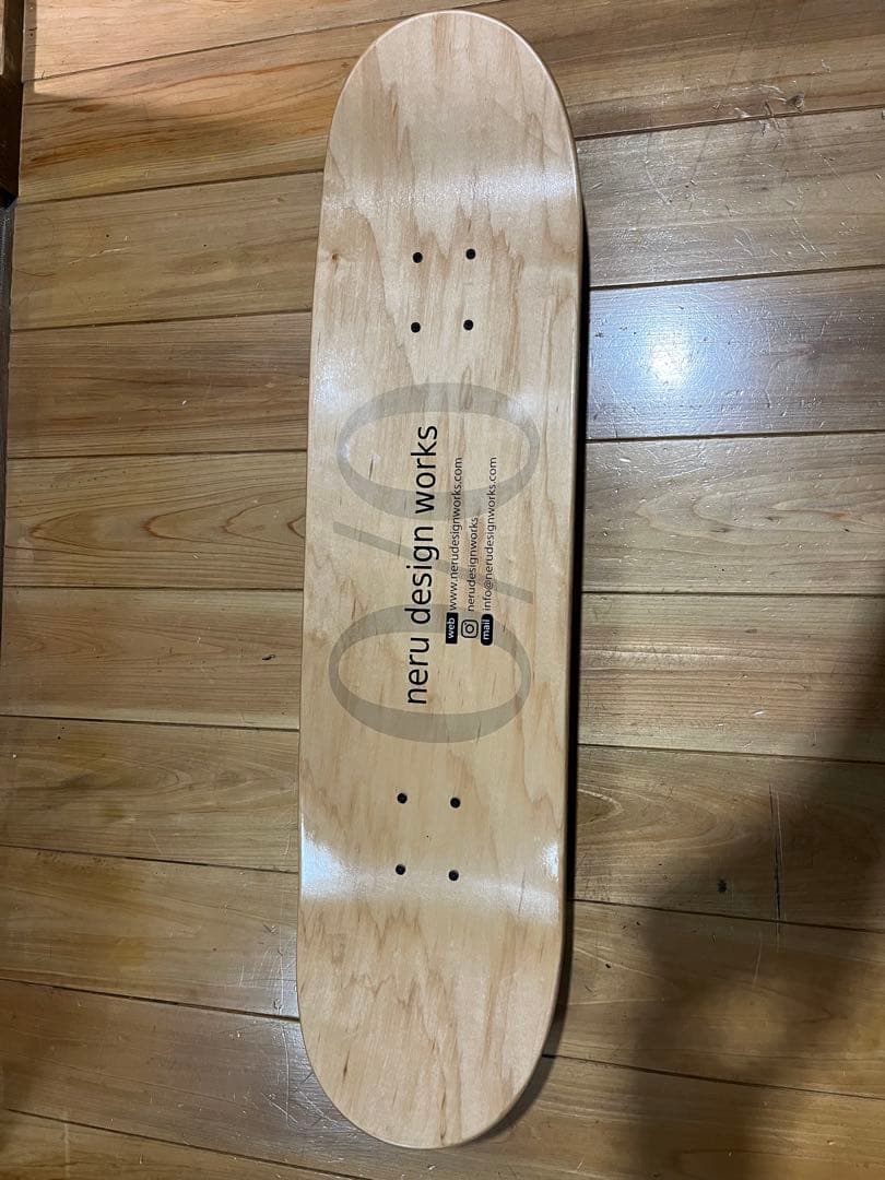 neru design works スケートボードデッキ脚付き