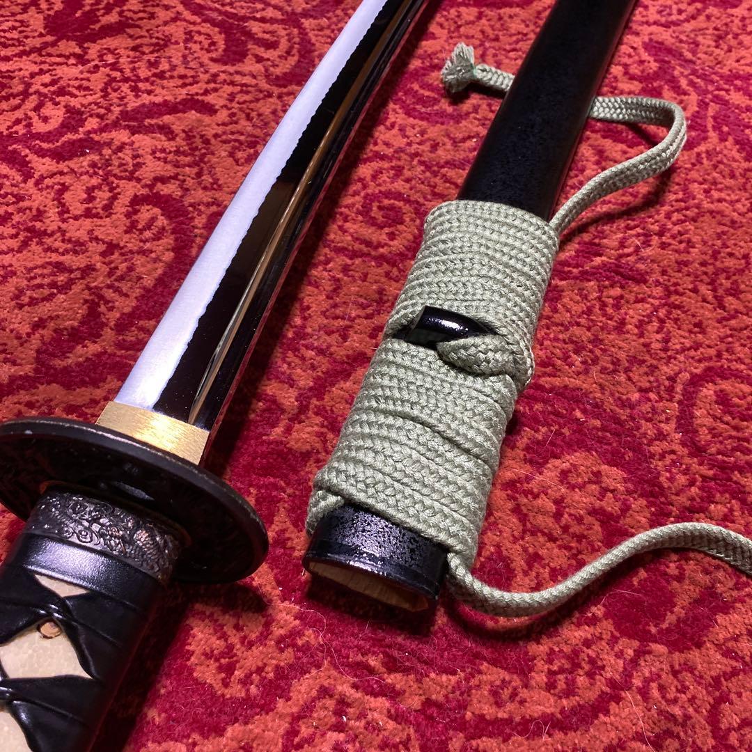 豪華居合刀 黒革巻柄 鶴松図楕円鍔 黒梨地鞘