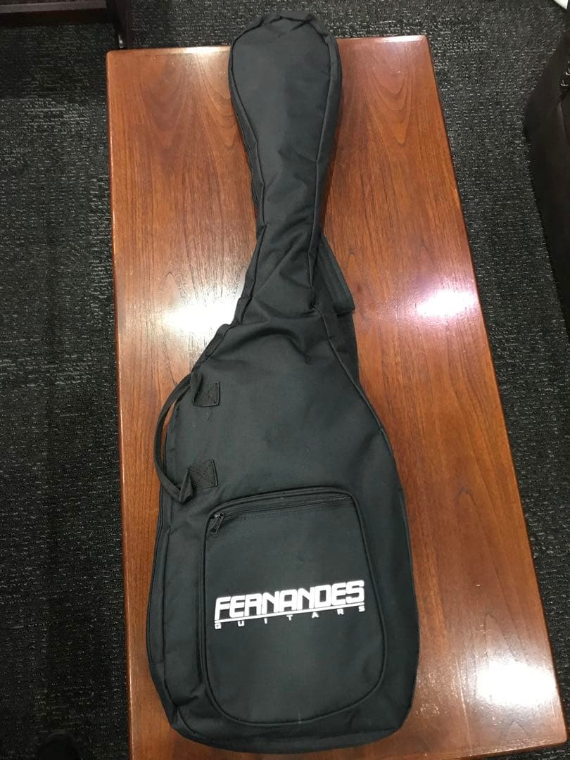 Legend エレキギターレッド　ケース付き