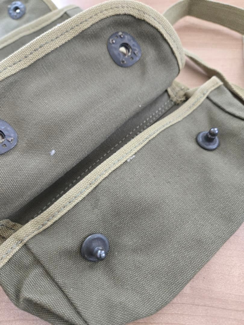 第二次大戦中　実物　U.S. 1944年製 3ポケットポーチ