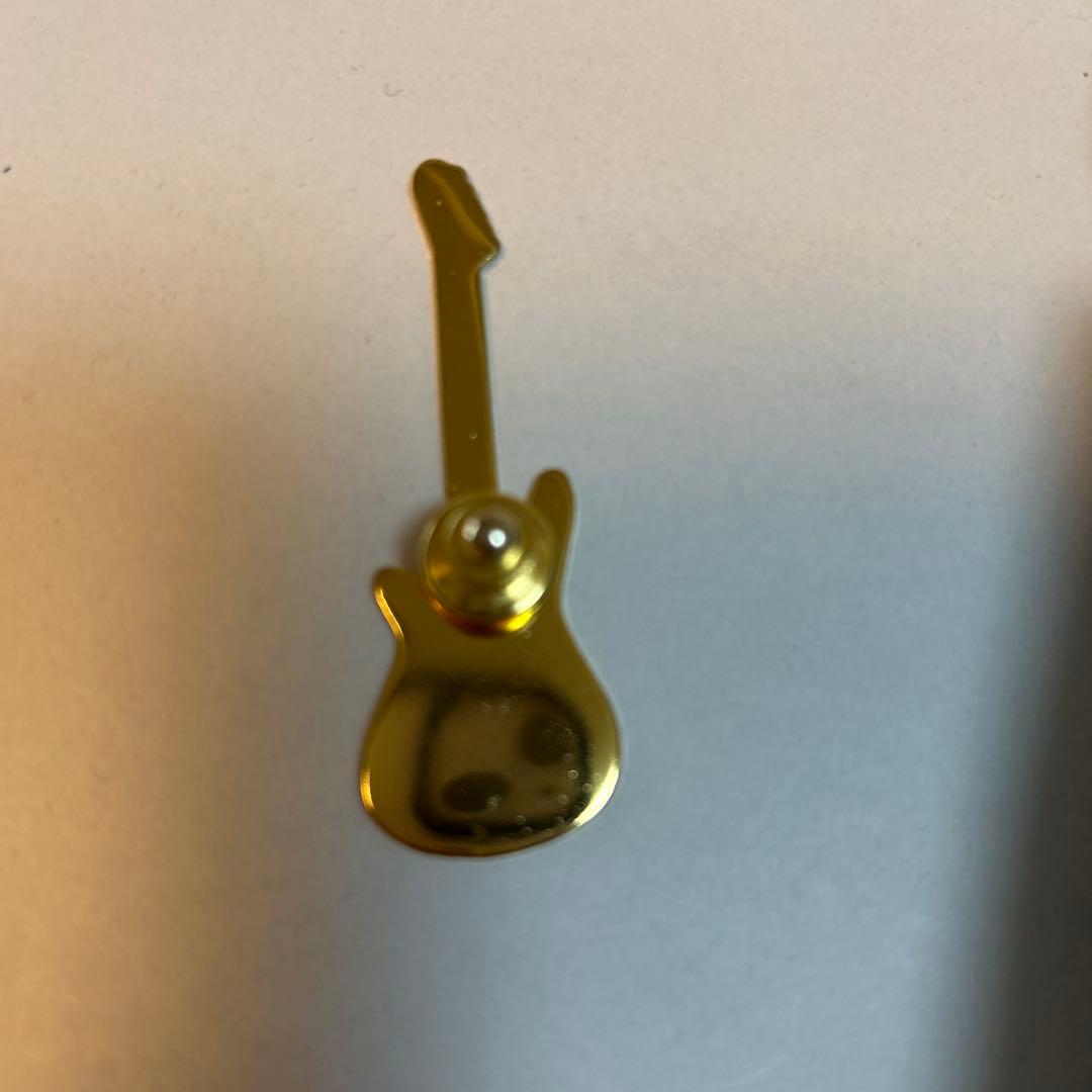 B'z ギターピックとバッジセット