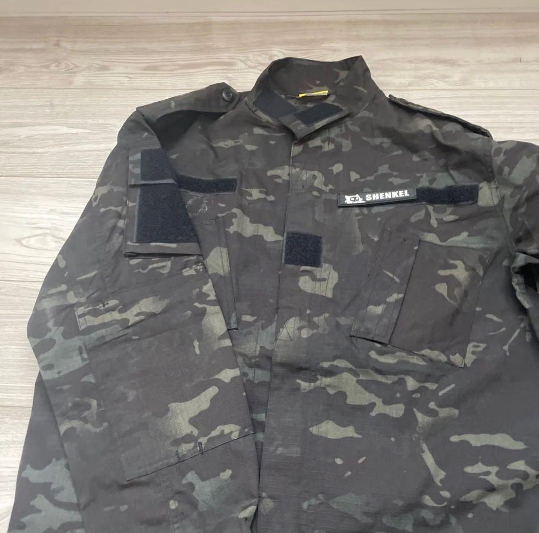 サバゲー特殊部隊セット　黒迷彩服、ベスト、ヘルメット、フェイスガード点、インナー