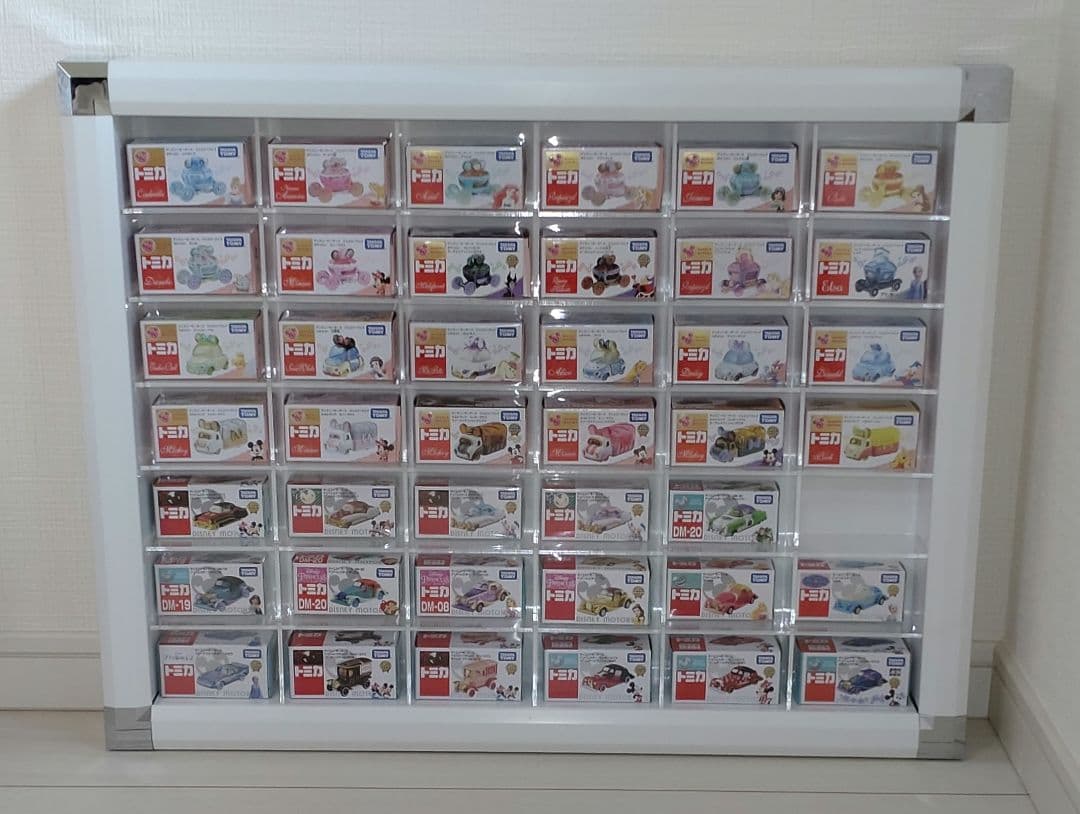 ディズニー　モータース　トミカ　41台セット　ディスプレイケース付き