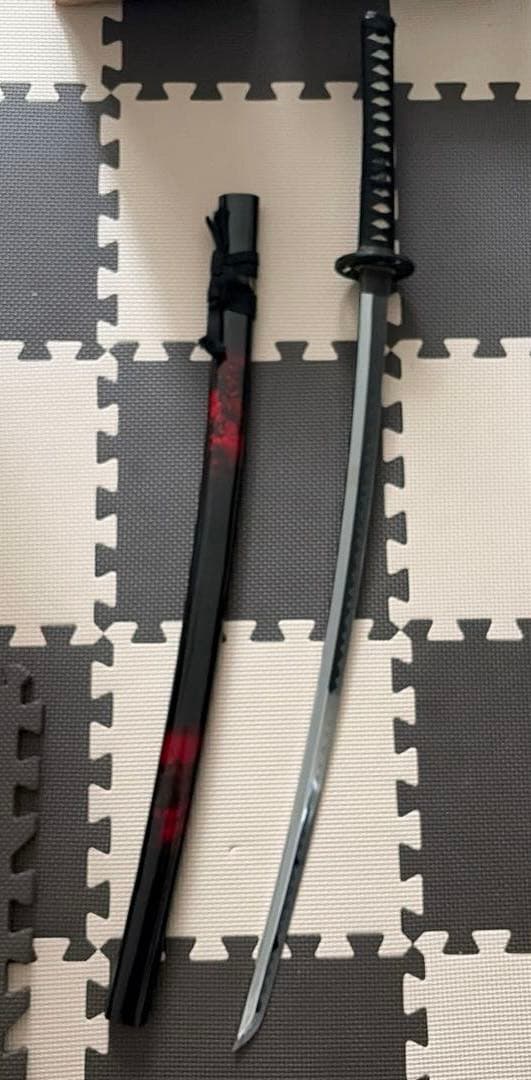 模造刀　模擬刀　黒赤模様 鞘付き
