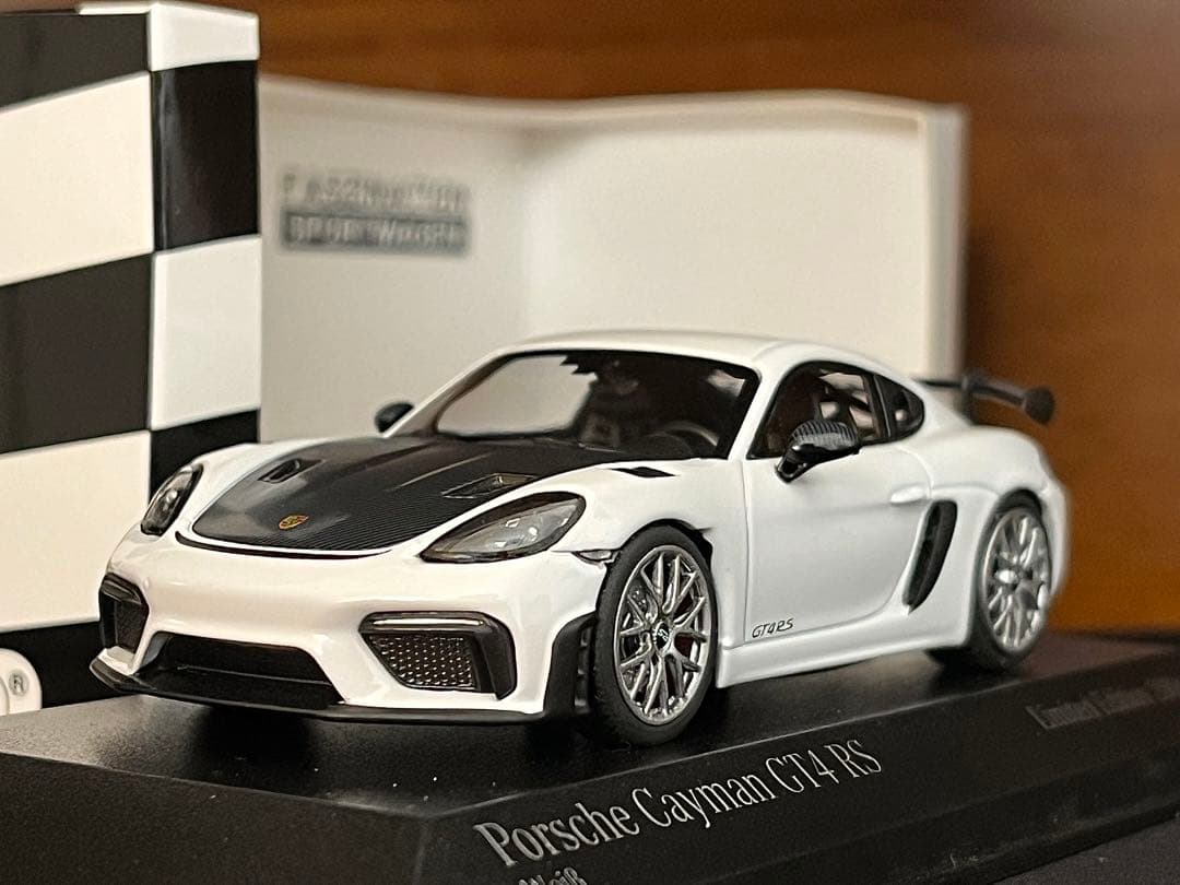 1/43 ミニチャンプス ポルシェ 718 ケイマン GT4 RS ホワイト