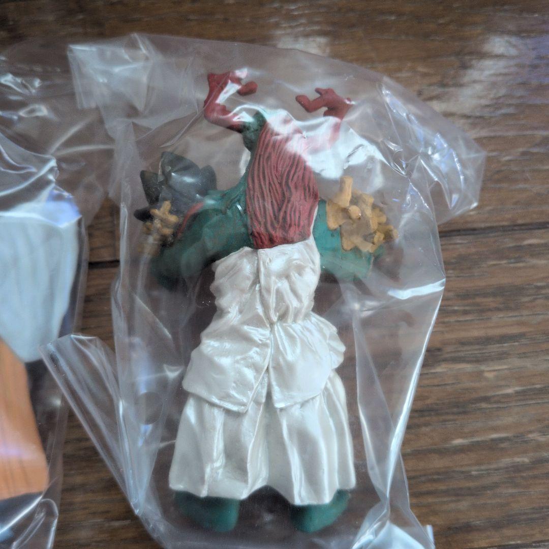 K*N様 HG 原色ウルトラ怪獣大百科　その4 怪獣美少女コンテスト