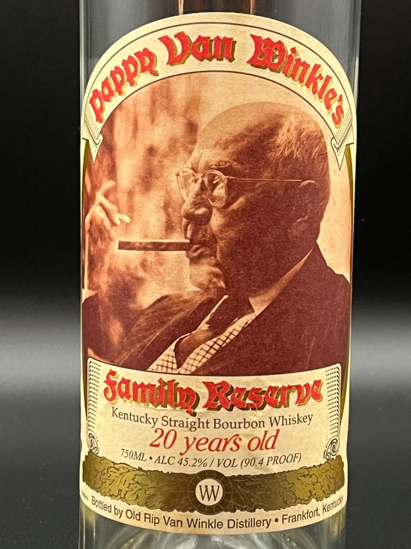バーボンウイスキーパピーヴァンウィンクルリップヴァンウィンクル20年　空瓶　希少
