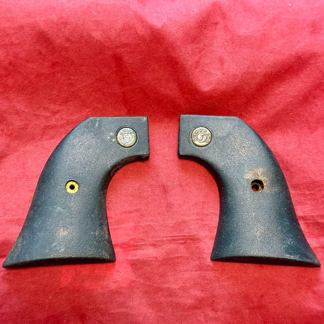 コマンチ 木製グリップ コルト/ ルガー 互換？