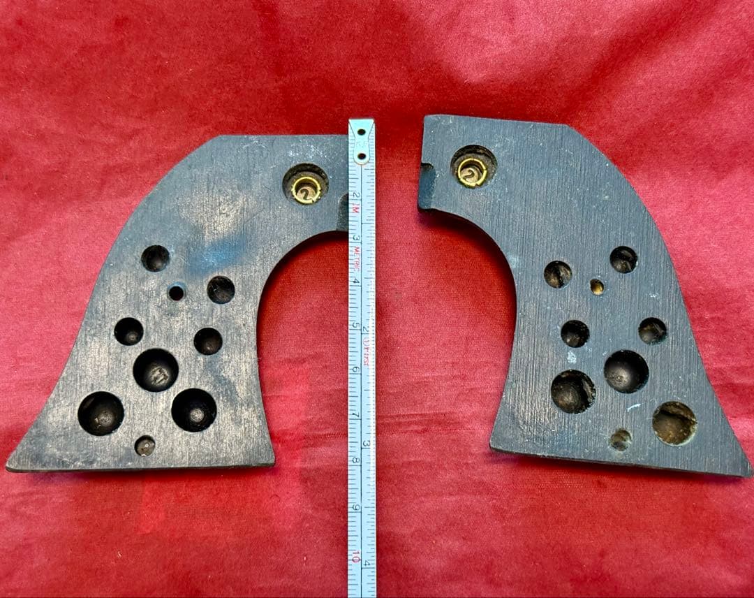 コマンチ 木製グリップ コルト/ ルガー 互換？